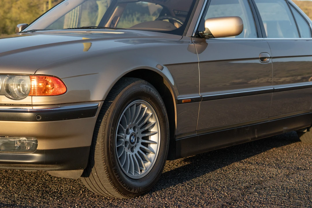 2000 BMW E38 750i & 750iL Sedan - Image 18 of 31