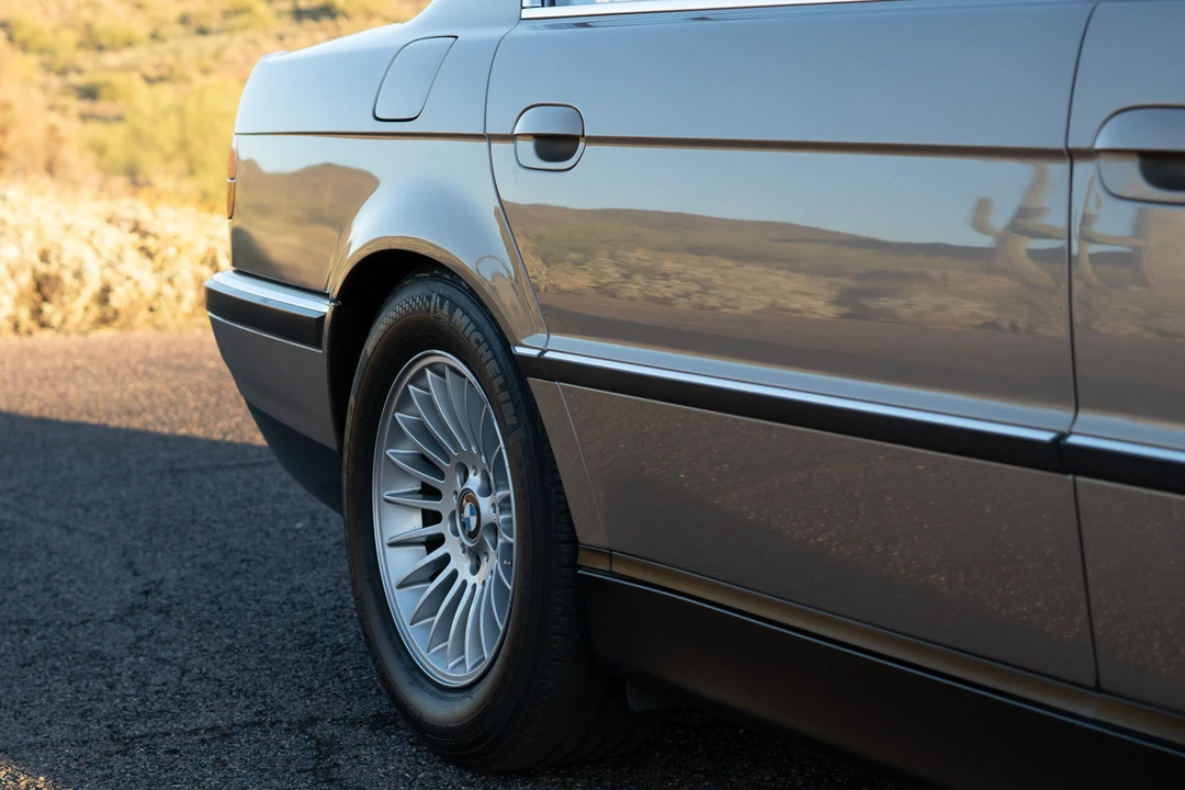 2000 BMW E38 750i & 750iL Sedan - Image 19 of 31