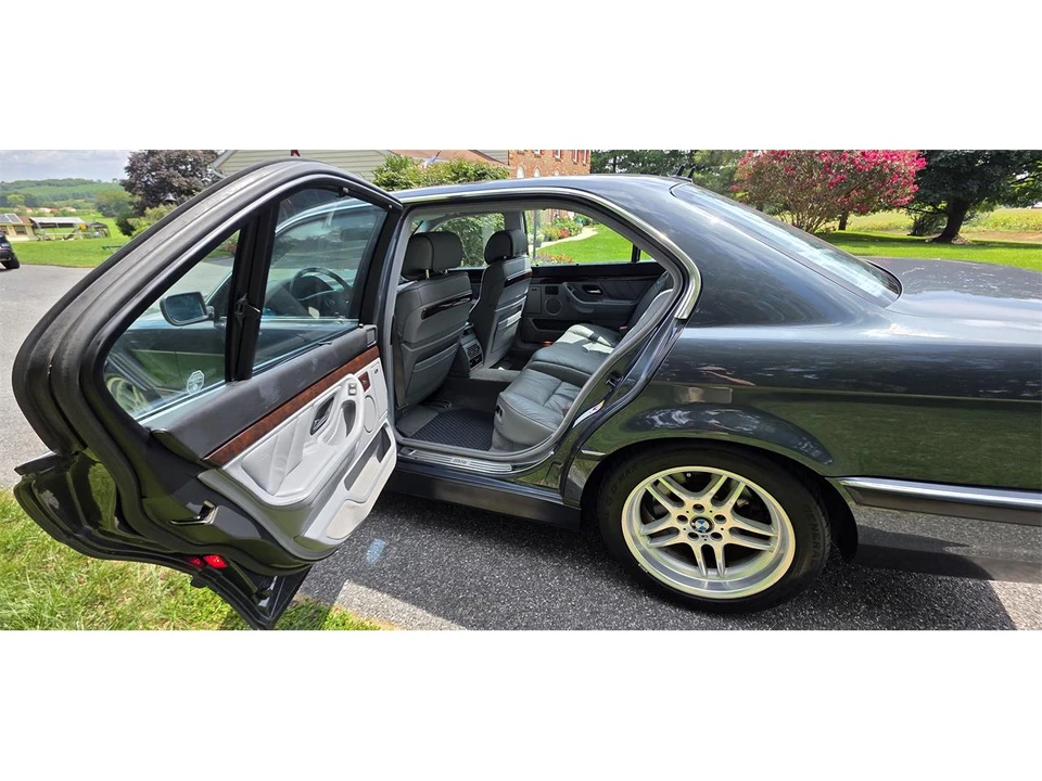 2000 BMW E38 750i & 750iL Sedan - Image 28 of 31