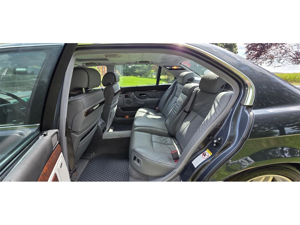 2000 BMW E38 750i & 750iL Sedan - Image 29 of 31