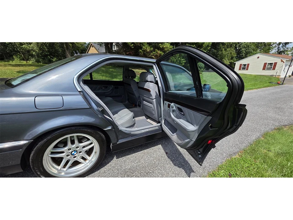 2000 BMW E38 750i & 750iL Sedan - Image 30 of 31
