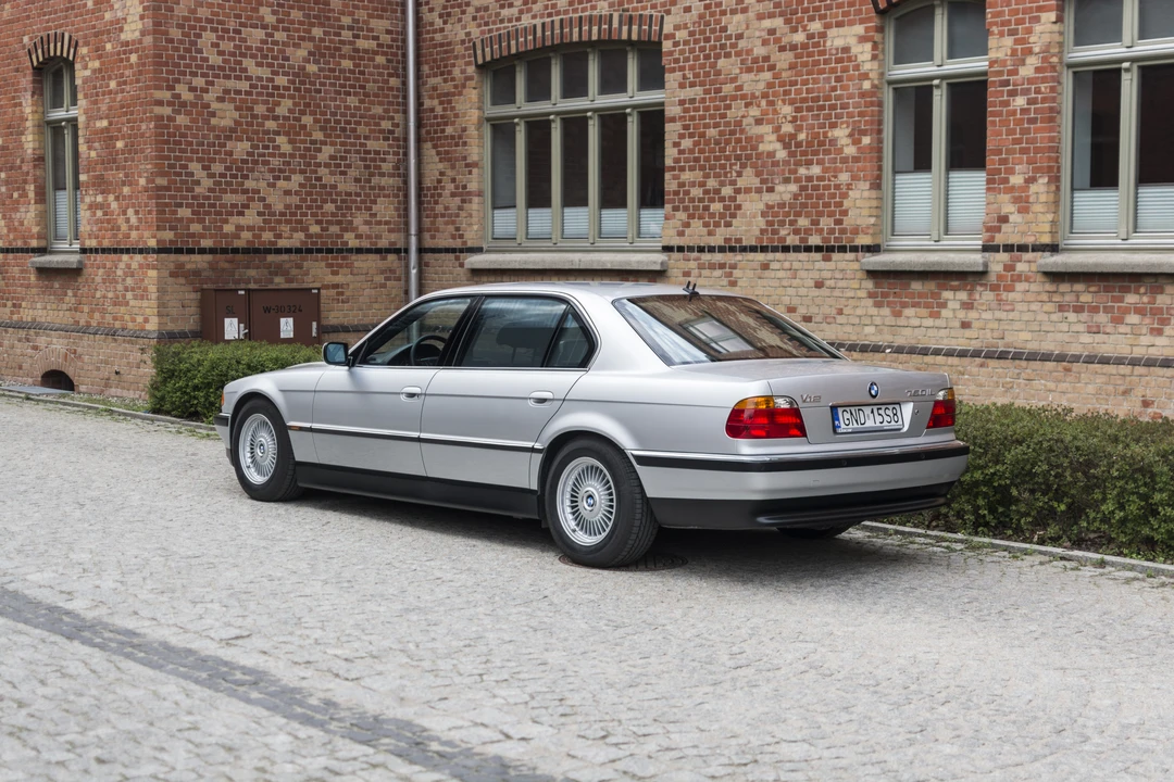 2000 BMW E38 750i & 750iL Sedan - Image 5 of 31