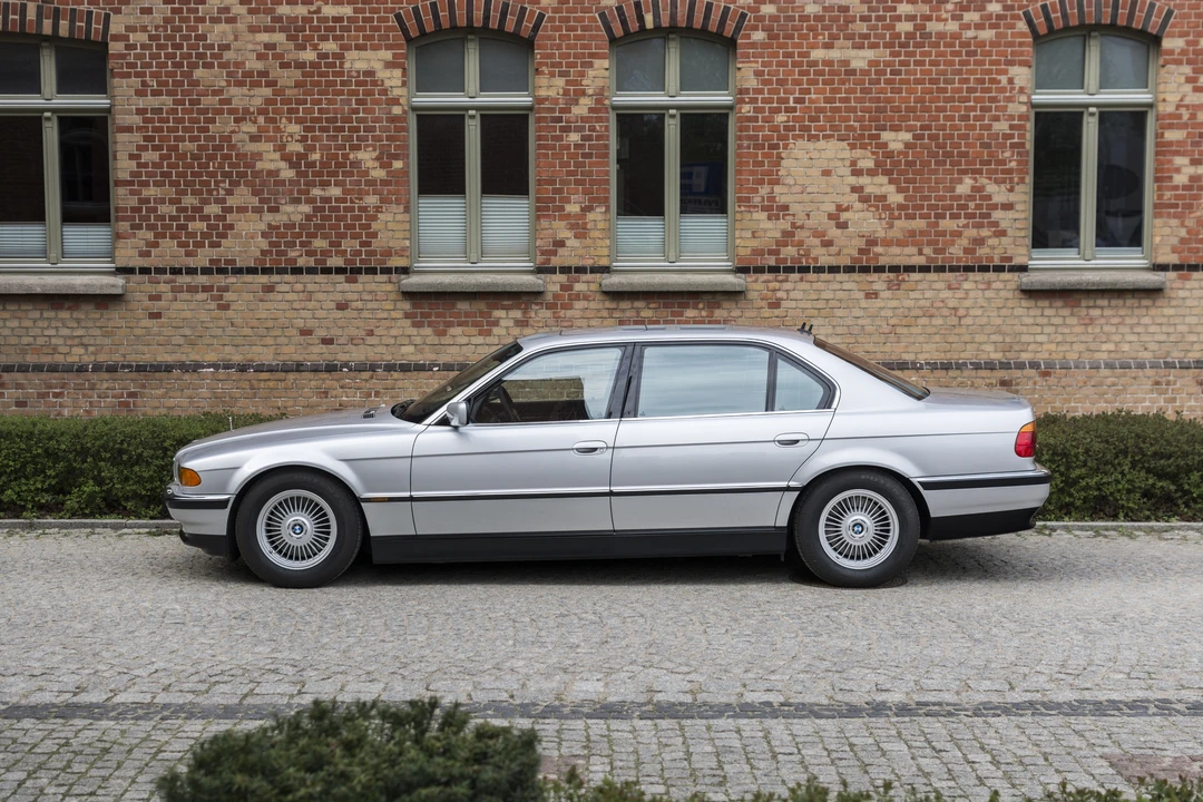 2000 BMW E38 750i & 750iL Sedan - Image 4 of 31