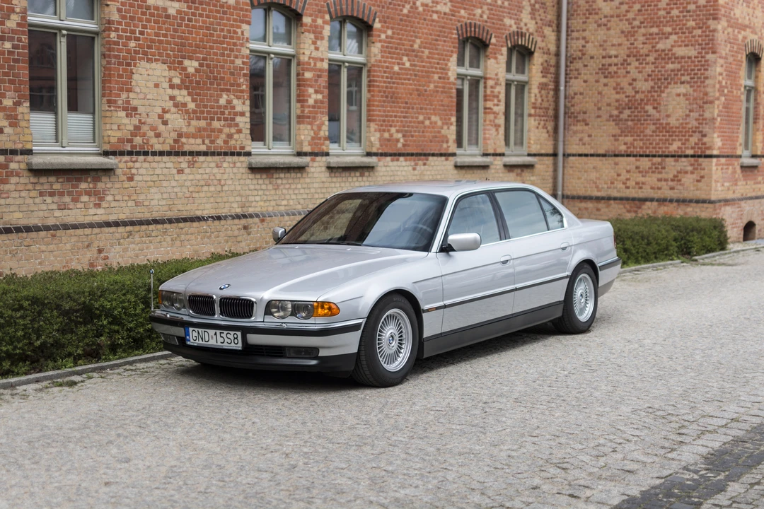 2000 BMW E38 750i & 750iL Sedan - Image 3 of 31