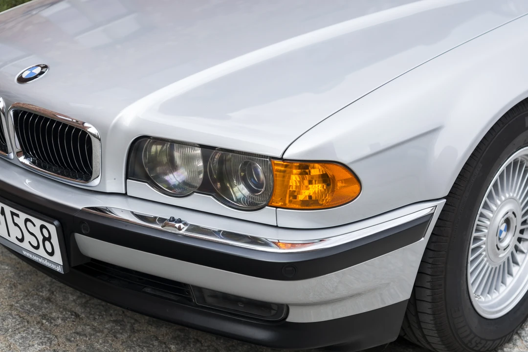 2000 BMW E38 750i & 750iL Sedan - Image 11 of 31