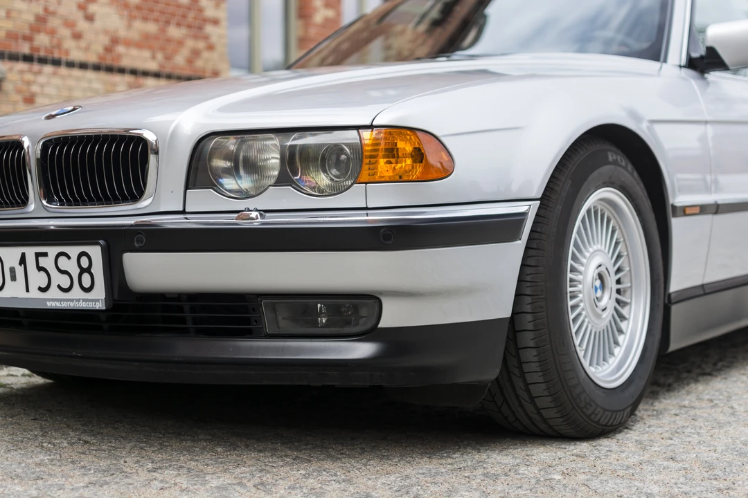 2000 BMW E38 750i & 750iL Sedan - Image 12 of 31