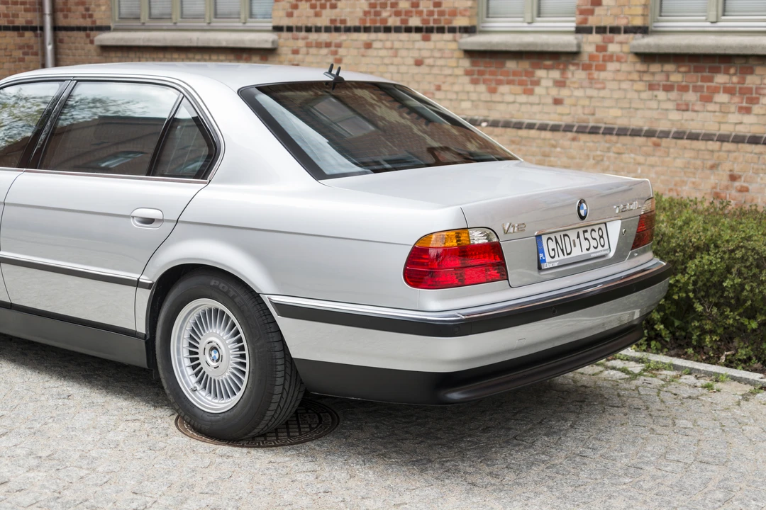2000 BMW E38 750i & 750iL Sedan - Image 25 of 31