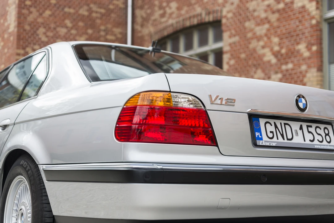 2000 BMW E38 750i & 750iL Sedan - Image 27 of 31