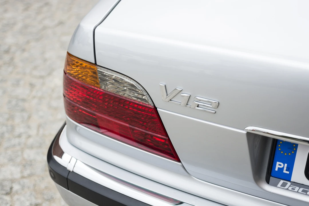2000 BMW E38 750i & 750iL Sedan - Image 29 of 31