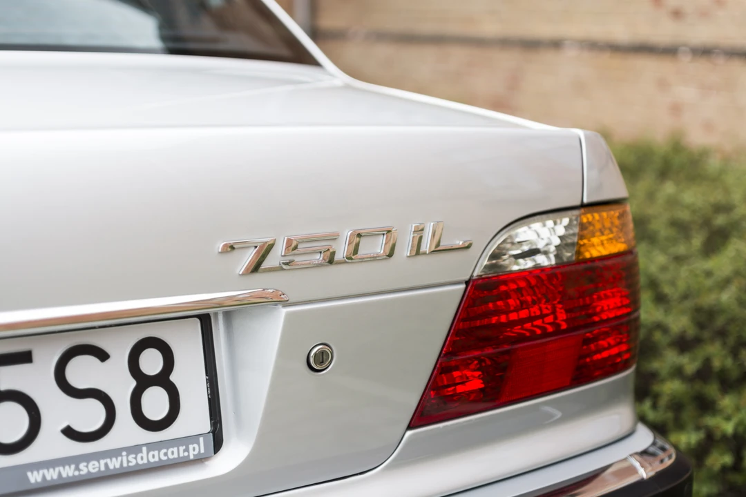 2000 BMW E38 750i & 750iL Sedan - Image 30 of 31