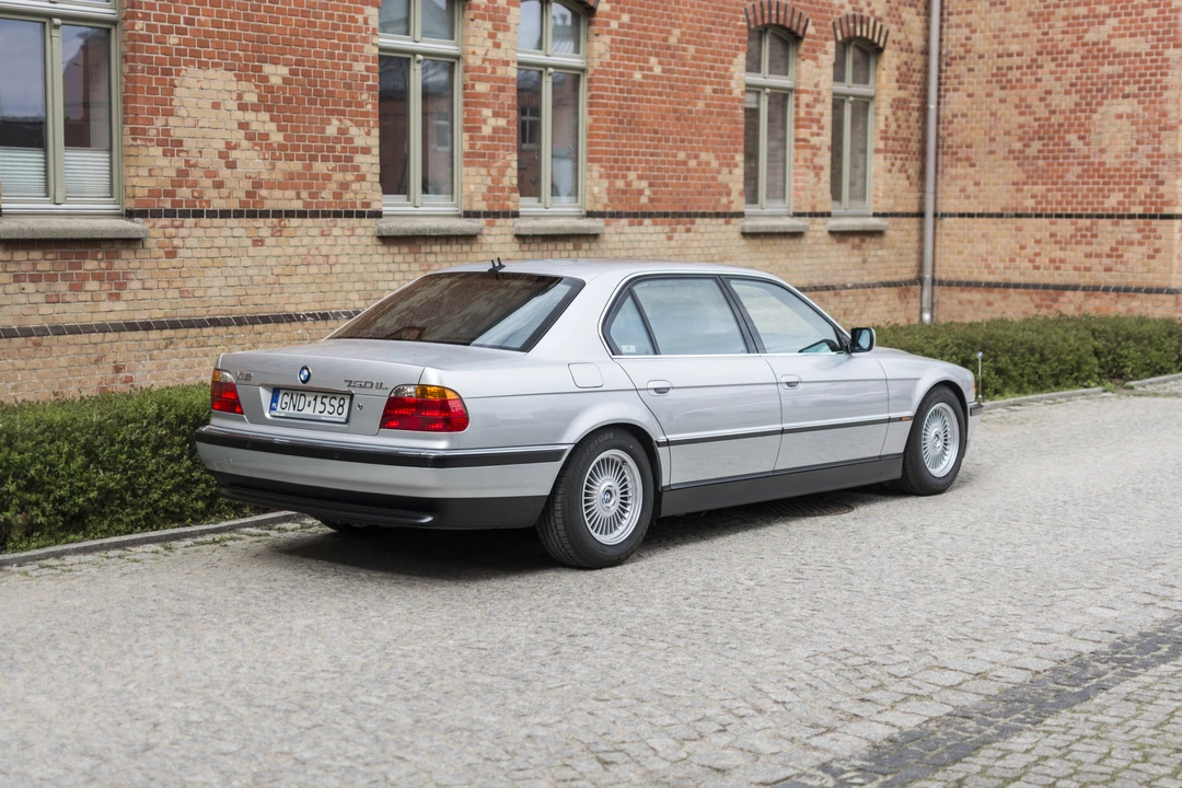2000 BMW E38 750i & 750iL Sedan - Image 7 of 31
