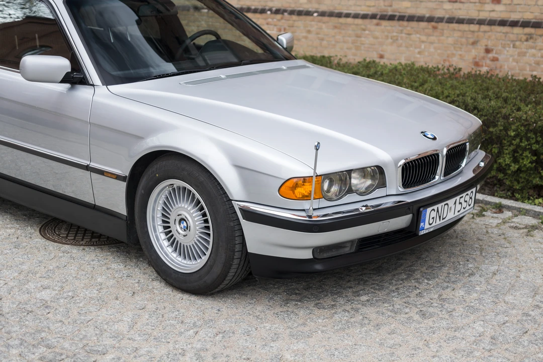 2000 BMW E38 750i & 750iL Sedan - Image 15 of 31