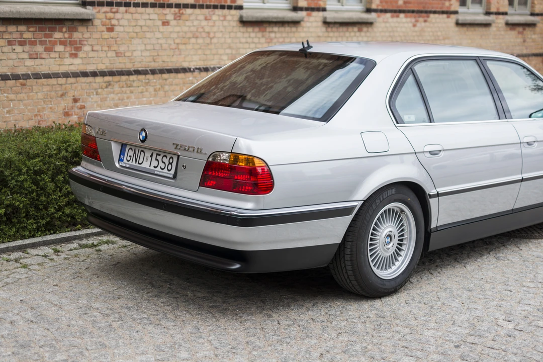 2000 BMW E38 750i & 750iL Sedan - Image 26 of 31