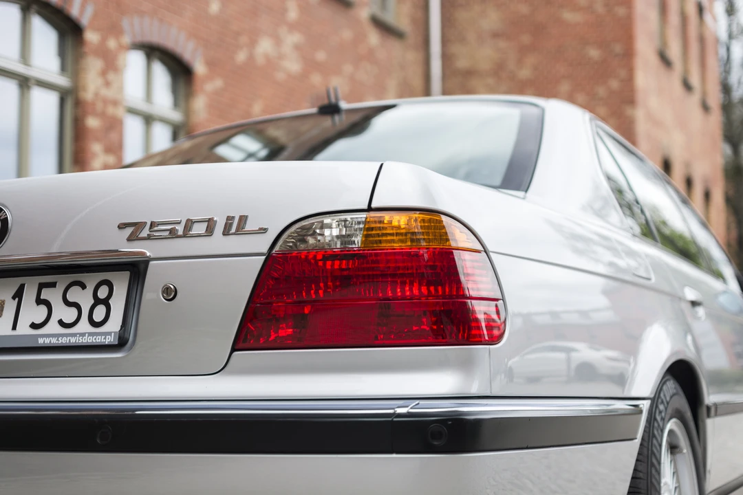 2000 BMW E38 750i & 750iL Sedan - Image 31 of 31