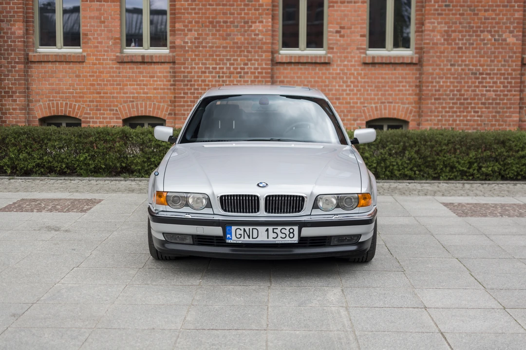 2000 BMW E38 750i & 750iL Sedan - Image 2 of 31