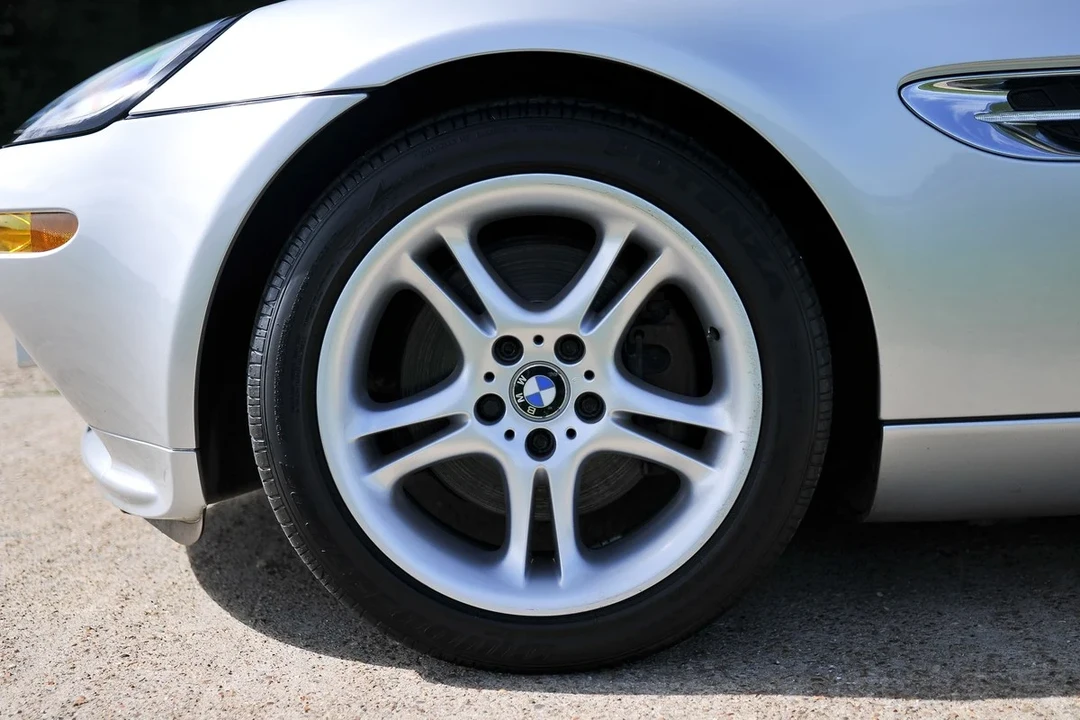 2001 BMW Z8 - Image 12 of 30