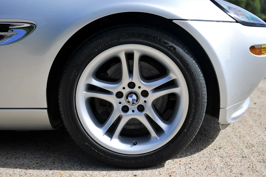 2001 BMW Z8 - Image 15 of 30