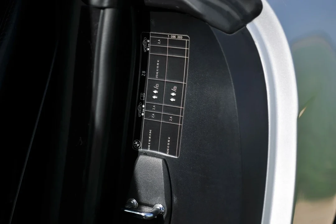 2001 BMW Z8 - Image 19 of 30