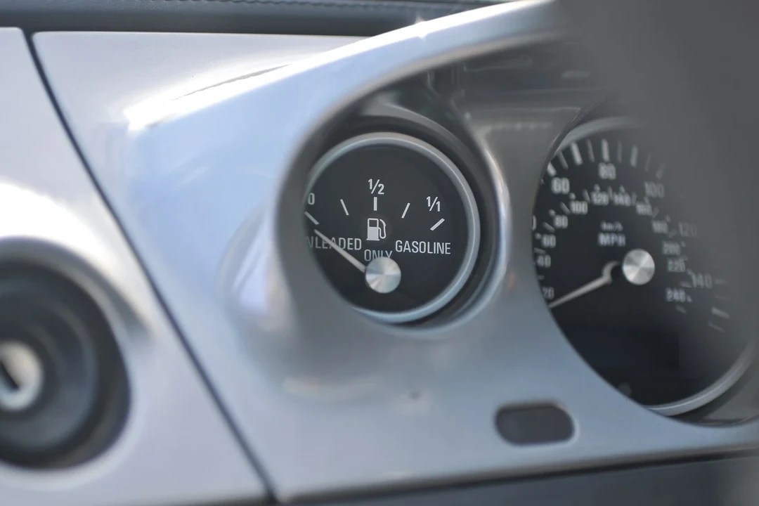 2001 BMW Z8 - Image 25 of 30