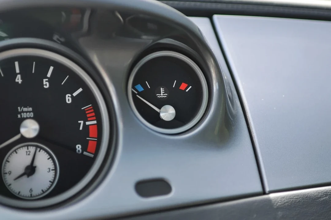 2001 BMW Z8 - Image 28 of 30