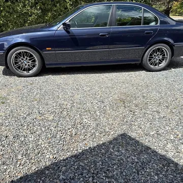 2000 BMW 540i