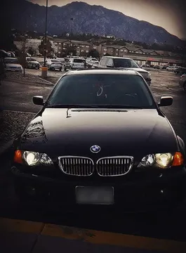 2000 BMW 323i Sedan