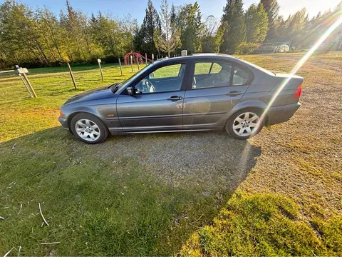 2000 BMW 323i