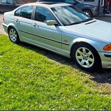 2000 BMW 323i