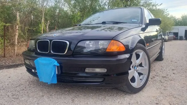 2000 BMW 323i