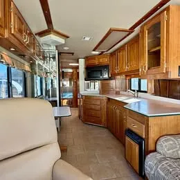 2000 Beaver Patriot Monticello 40' Diesel Pusher