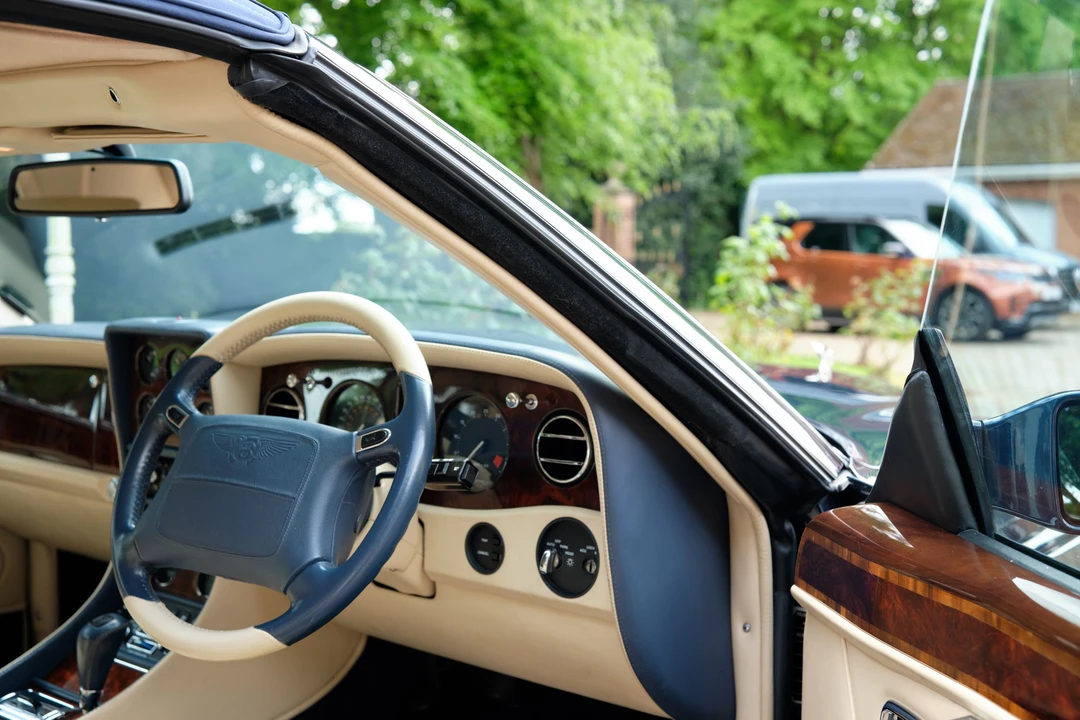 2000 Bentley Azure 1st Gen - Image 9 of 31