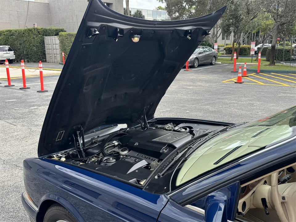 2000 Bentley Azure 1st Gen - Image 20 of 25