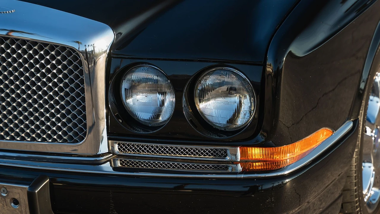 2000 Bentley Azure 1st Gen - Image 9 of 31