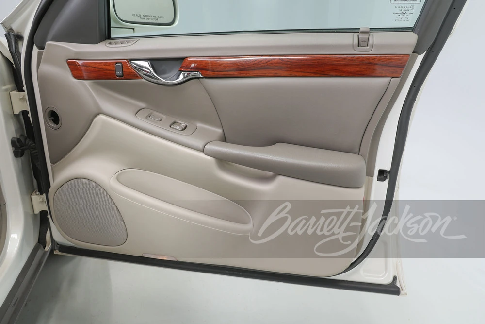 2000 Cadillac DeVille 8th Gen - Image 17 of 31