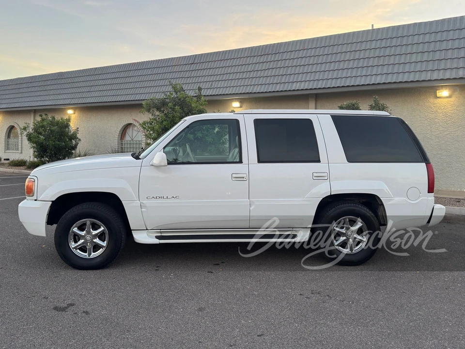 2000 Cadillac Escalade 1st Gen - Image 7 of 17