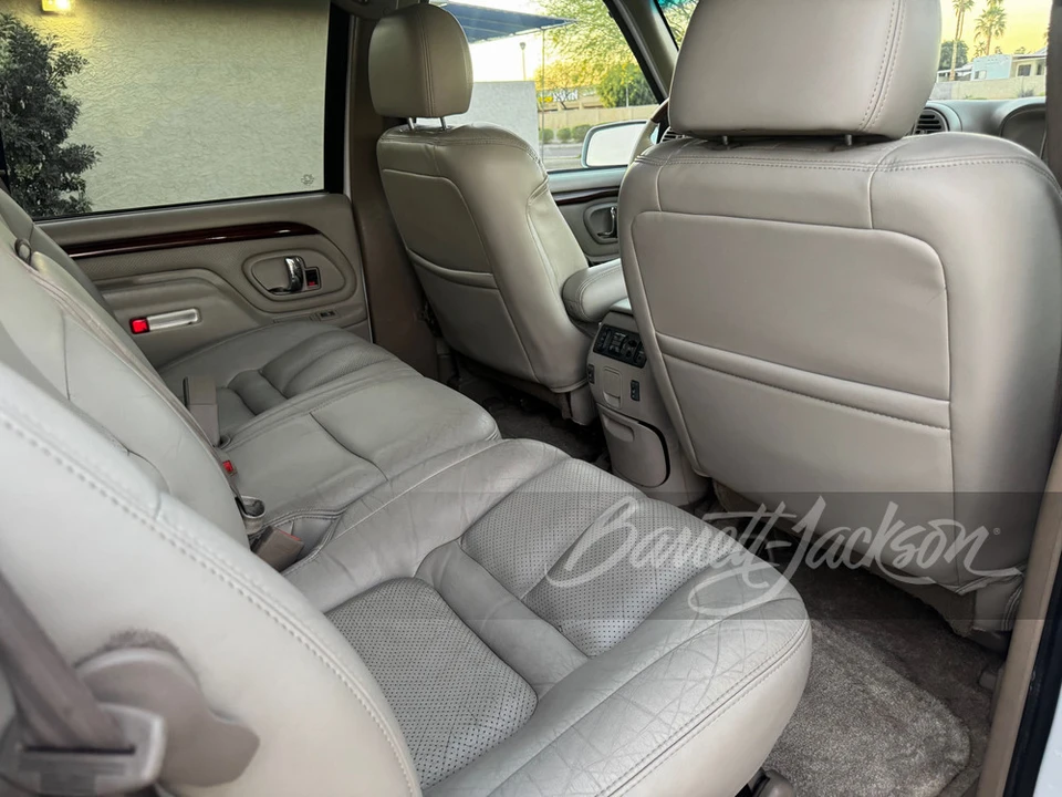 2000 Cadillac Escalade 1st Gen - Image 8 of 17