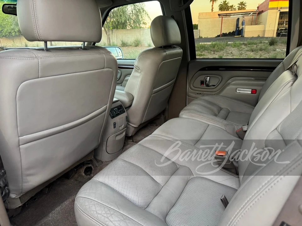 2000 Cadillac Escalade 1st Gen - Image 9 of 17