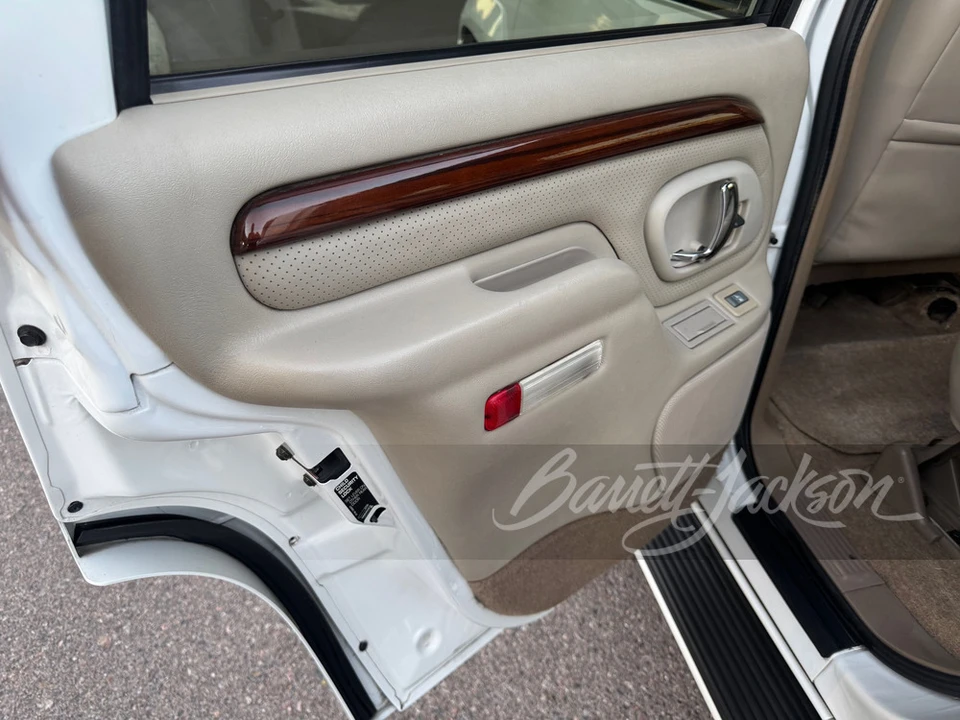 2000 Cadillac Escalade 1st Gen - Image 10 of 17