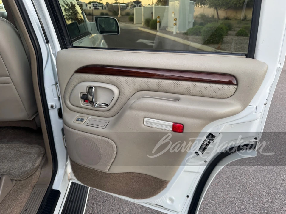 2000 Cadillac Escalade 1st Gen - Image 12 of 17