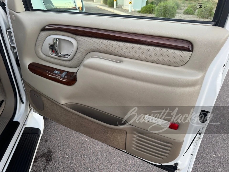2000 Cadillac Escalade 1st Gen - Image 13 of 17