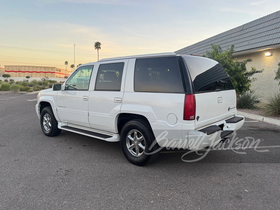 2000 Cadillac Escalade 1st Gen - Image 14 of 17