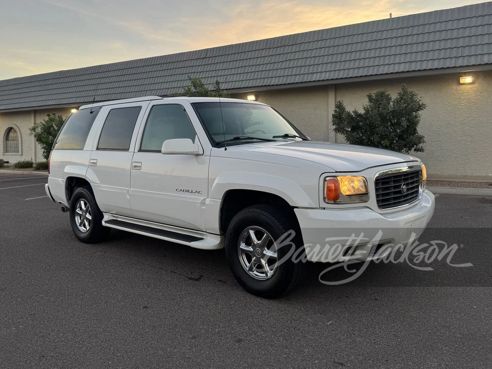 2000 Cadillac Escalade 1st Gen - Image 15 of 17