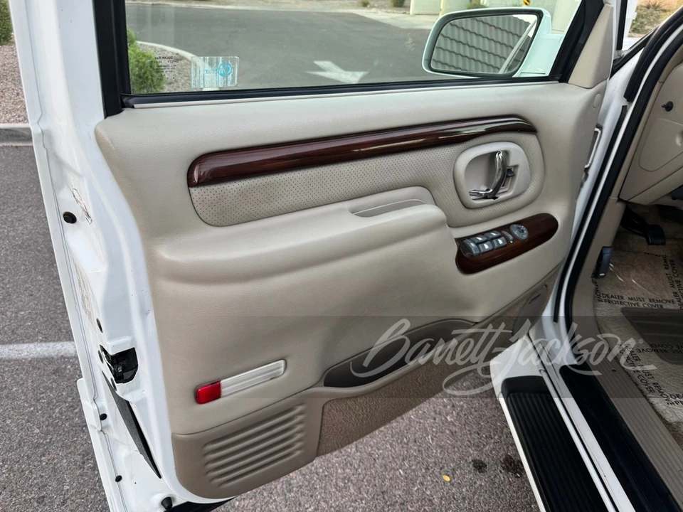 2000 Cadillac Escalade 1st Gen - Image 16 of 17