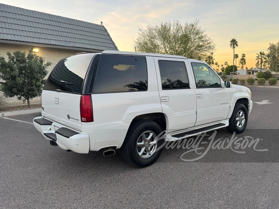 2000 Cadillac Escalade 1st Gen - Image 2 of 17