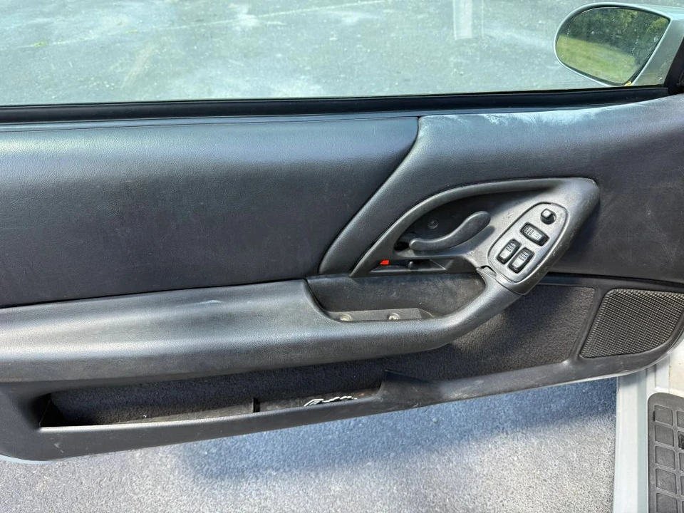 2000 Chevrolet Camaro 4th Gen - Image 16 of 29