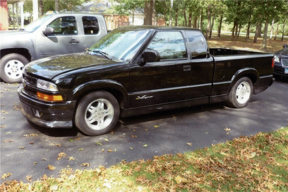 2000 Chevrolet S-10 - Image 2 of 5
