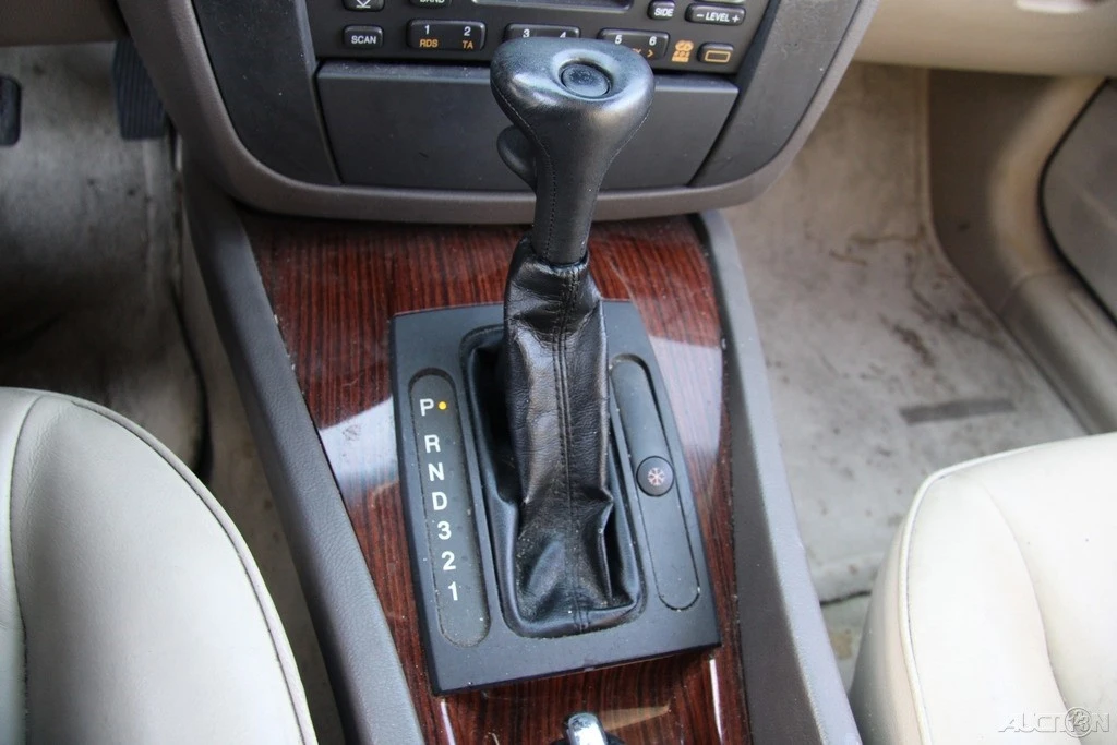 2000 Cadillac Catera - Image 18 of 21