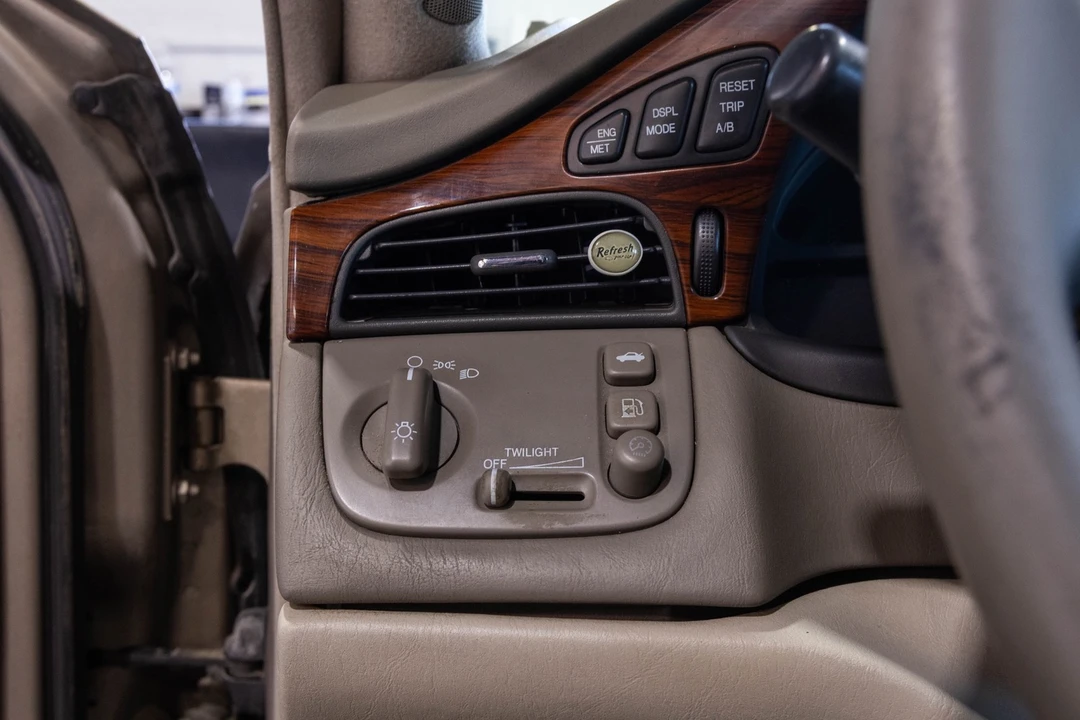 2000 Cadillac DeVille 8th Gen - Image 26 of 31