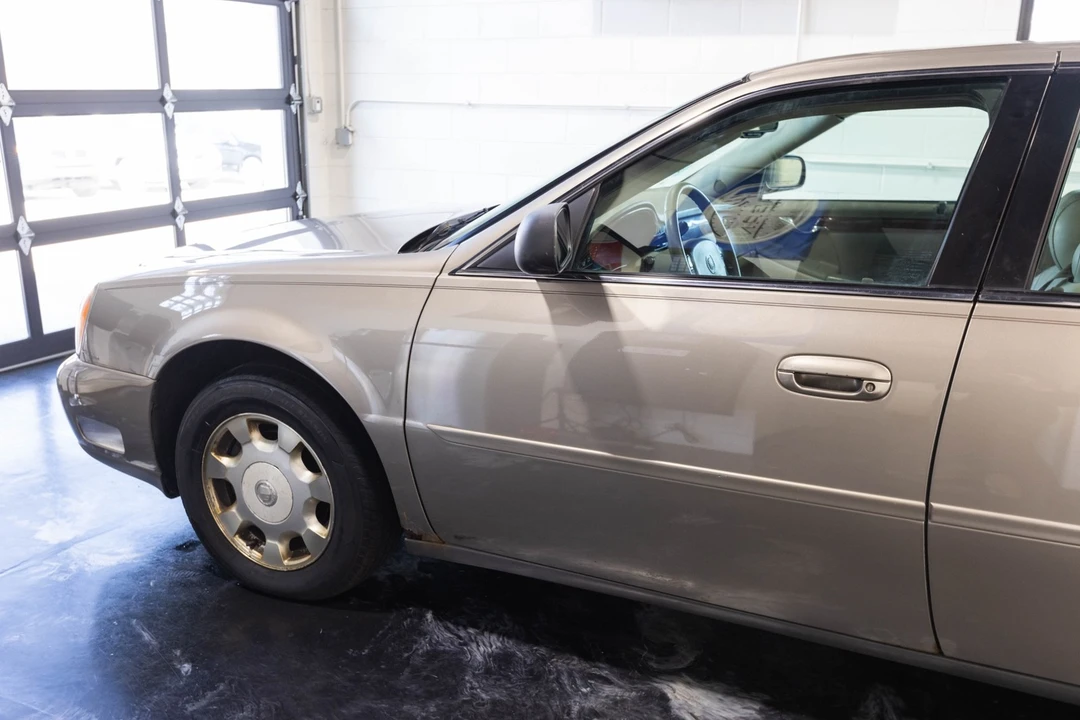 2000 Cadillac DeVille 8th Gen - Image 3 of 31
