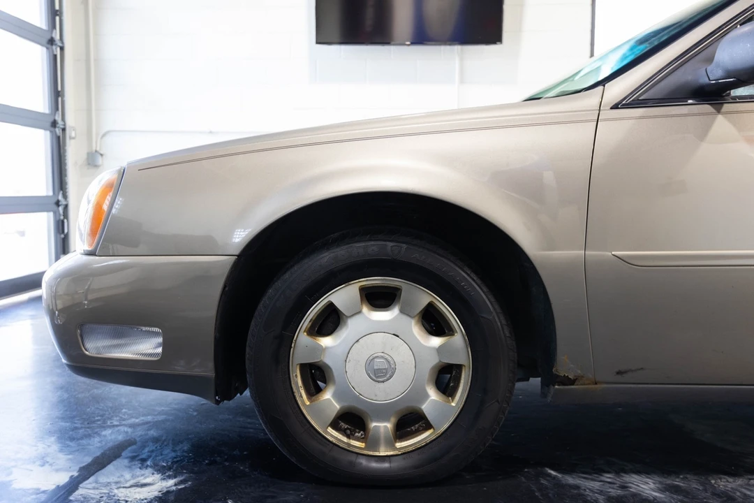 2000 Cadillac DeVille 8th Gen - Image 4 of 31
